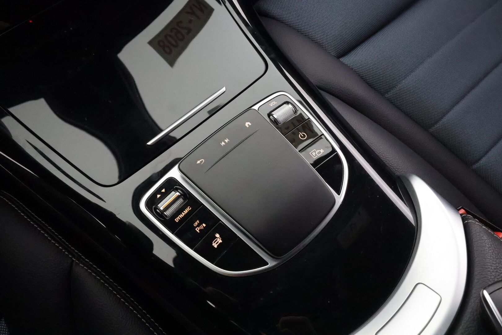 Mercedes-Benz EQC 2022 400 4Matic * Distronic + / LED / Koukku / Sähköpenkit muistilla / Keyless / Navi * - 1.Om / Kahdet renkaat