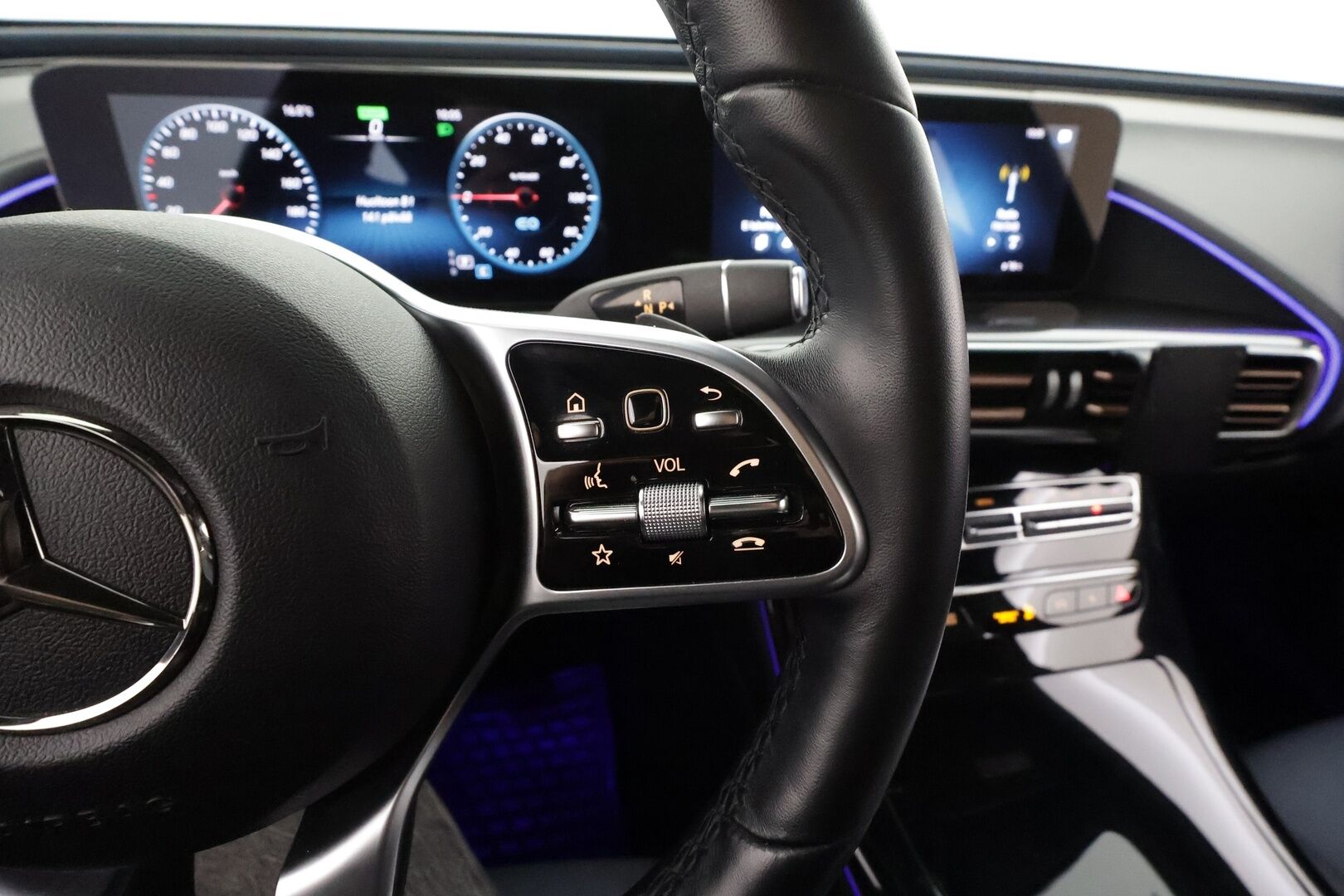 Mercedes-Benz EQC 2022 400 4Matic * Distronic + / LED / Koukku / Sähköpenkit muistilla / Keyless / Navi * - 1.Om / Kahdet renkaat