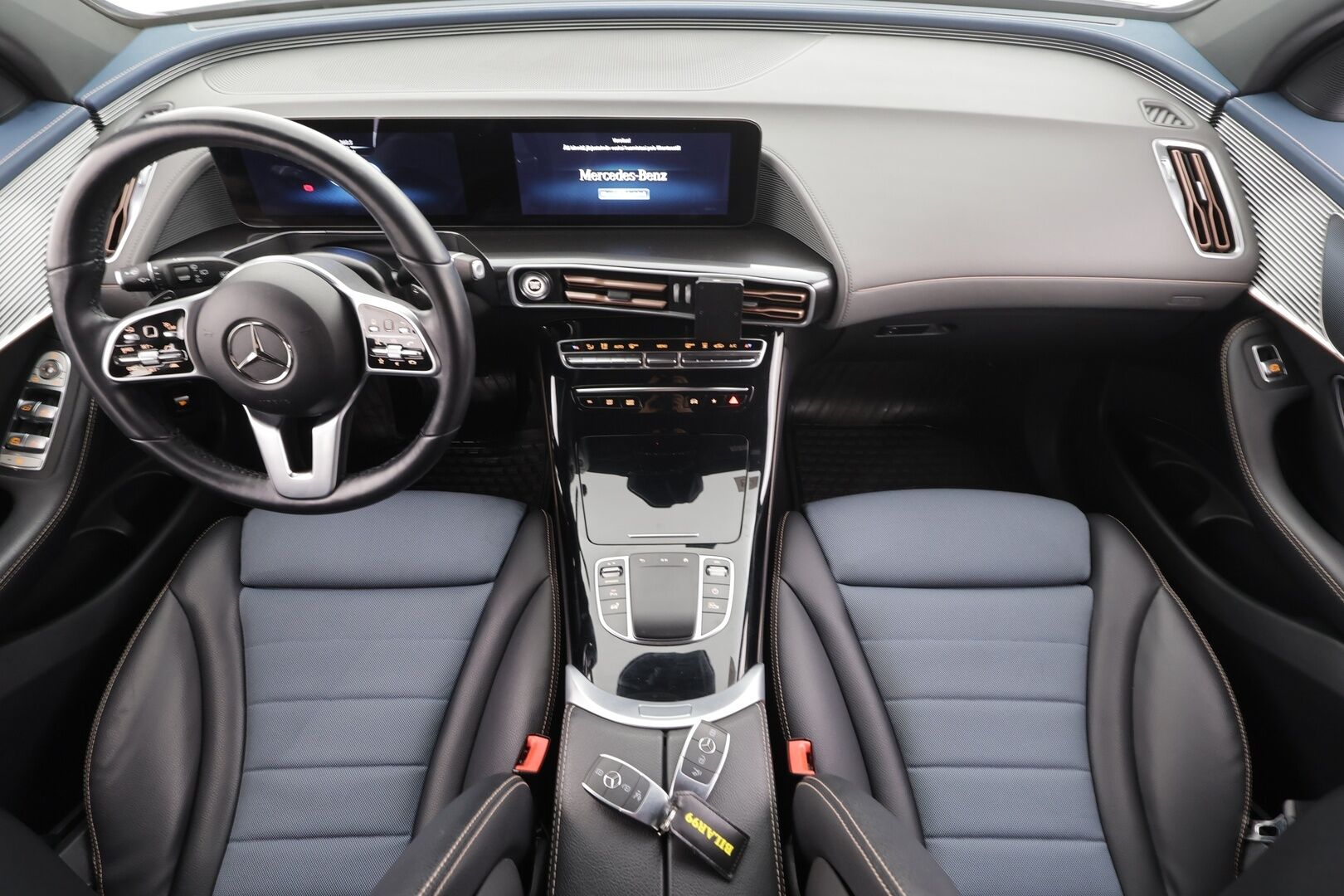 Mercedes-Benz EQC 2022 400 4Matic * Distronic + / LED / Koukku / Sähköpenkit muistilla / Keyless / Navi * - 1.Om / Kahdet renkaat