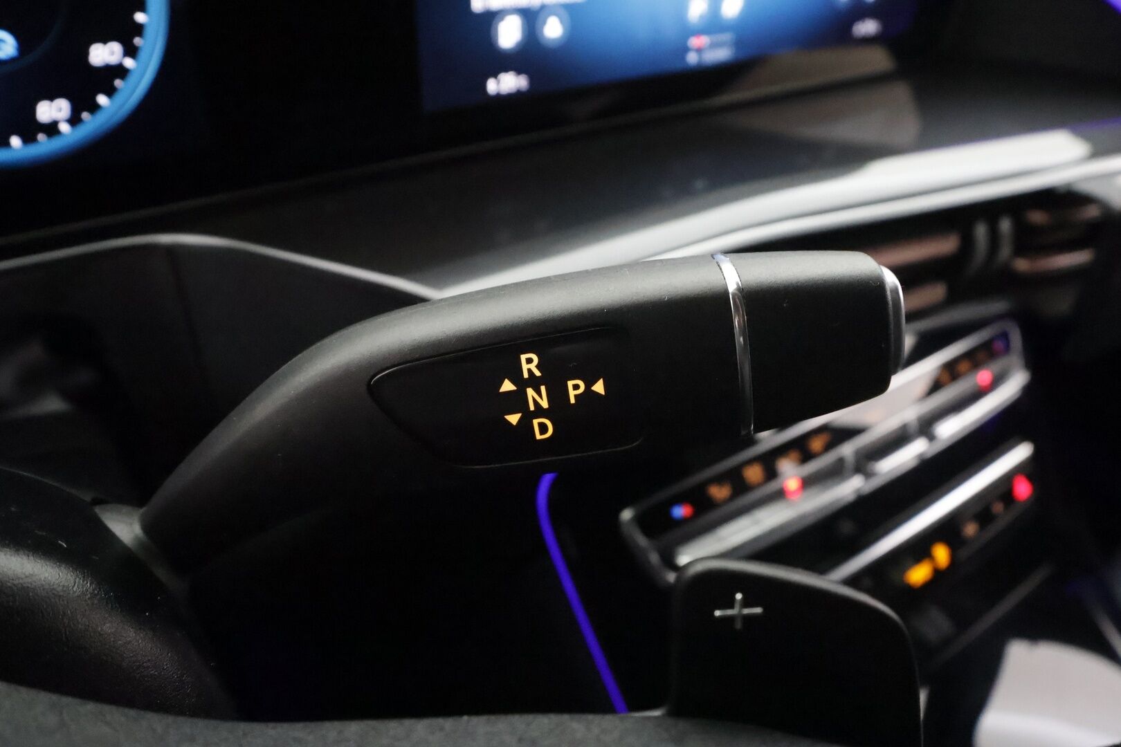 Mercedes-Benz EQC 2022 400 4Matic * Distronic + / LED / Koukku / Sähköpenkit muistilla / Keyless / Navi * - 1.Om / Kahdet renkaat