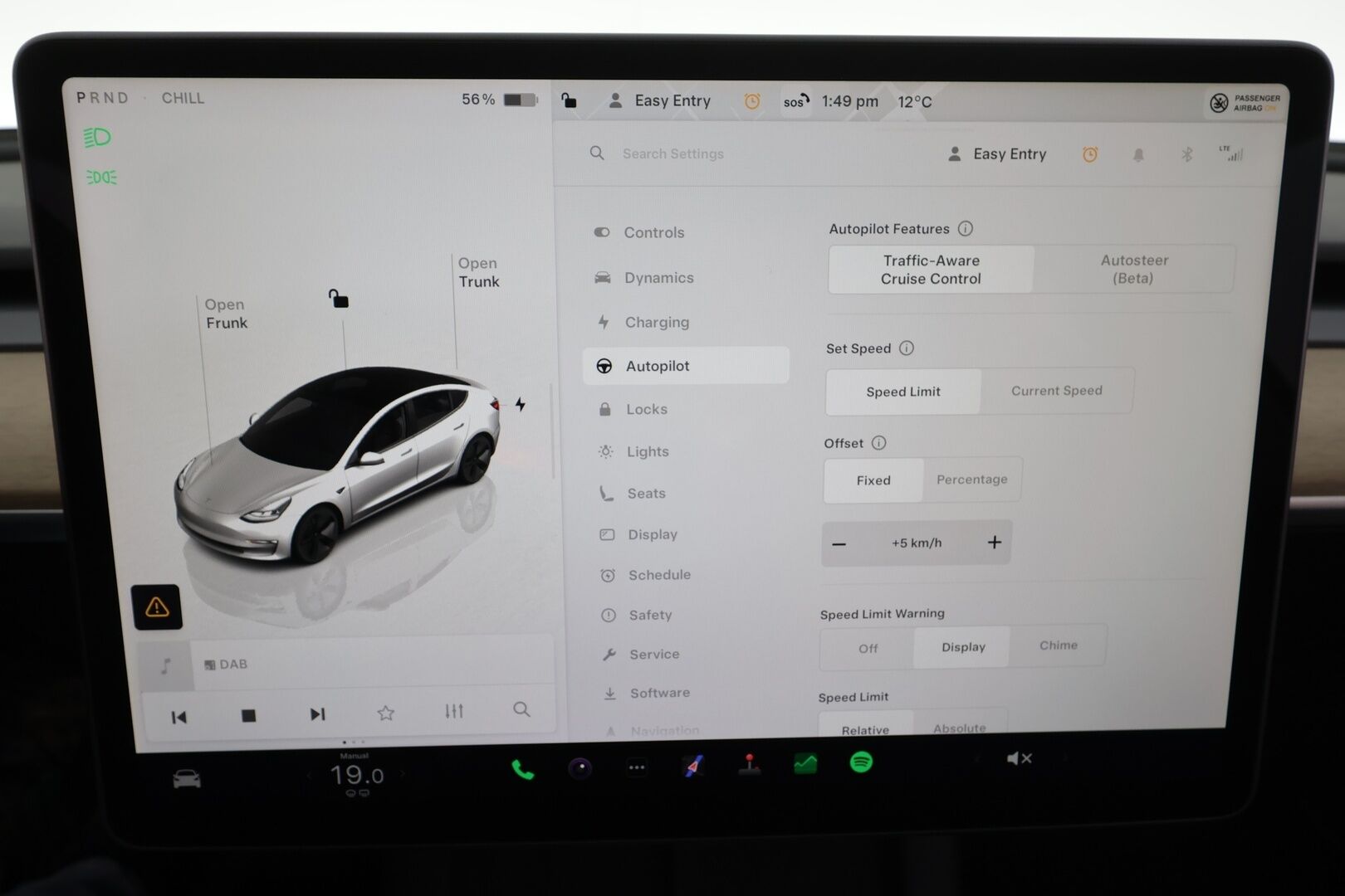TESLA MODEL 3 2023 Long Range AWD * ILP / Lasikatto / ACC / Matrix-LED / P.kamera / Muistipenkki / Premium Audio * - 2x Latauskaapelit / Kahdet renkaat