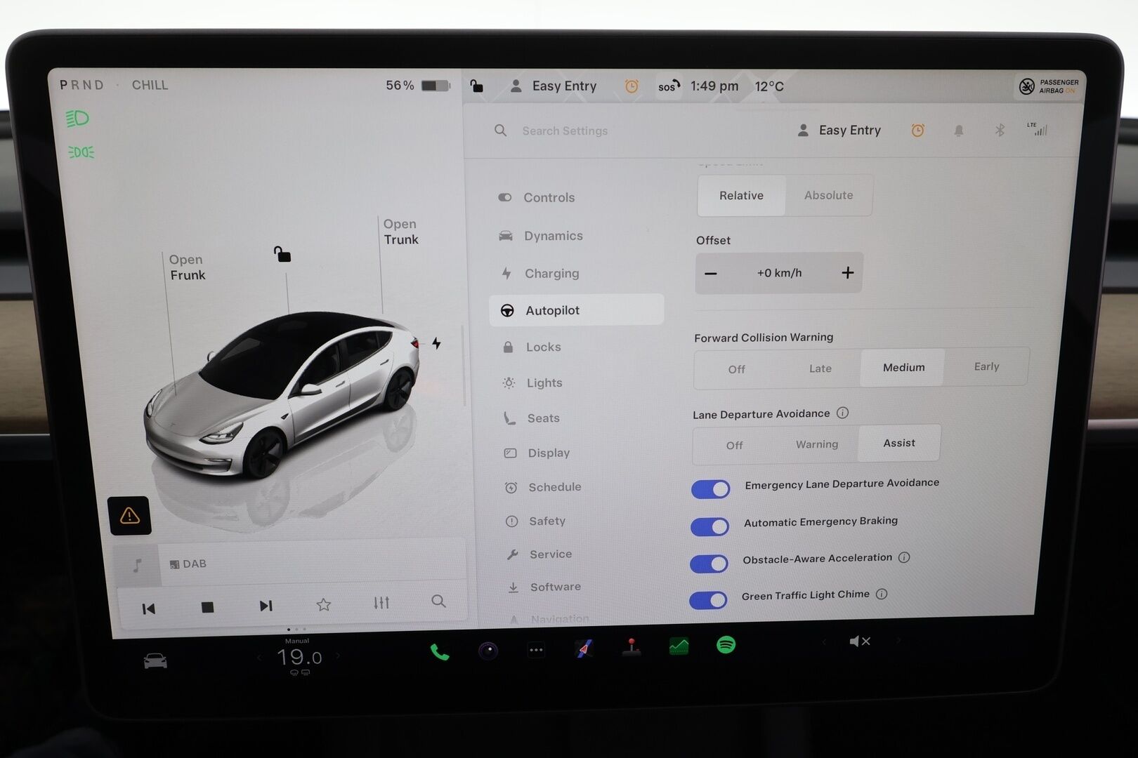 TESLA MODEL 3 2023 Long Range AWD * ILP / Lasikatto / ACC / Matrix-LED / P.kamera / Muistipenkki / Premium Audio * - 2x Latauskaapelit / Kahdet renkaat