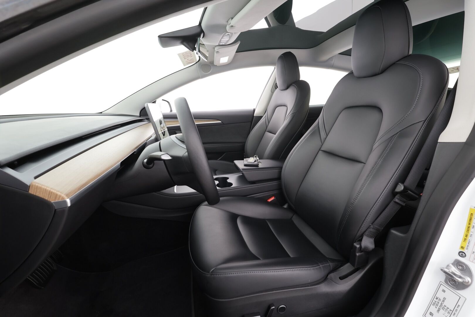 TESLA MODEL 3 2023 Long Range AWD * ILP / Lasikatto / ACC / Matrix-LED / P.kamera / Muistipenkki / Premium Audio * - 2x Latauskaapelit / Kahdet renkaat