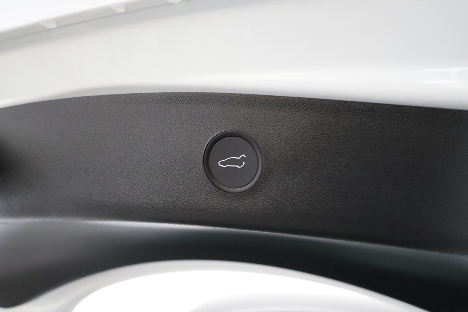 TESLA MODEL 3 2023 Long Range AWD * ILP / Lasikatto / ACC / Matrix-LED / P.kamera / Muistipenkki / Premium Audio * - 2x Latauskaapelit / Kahdet renkaat