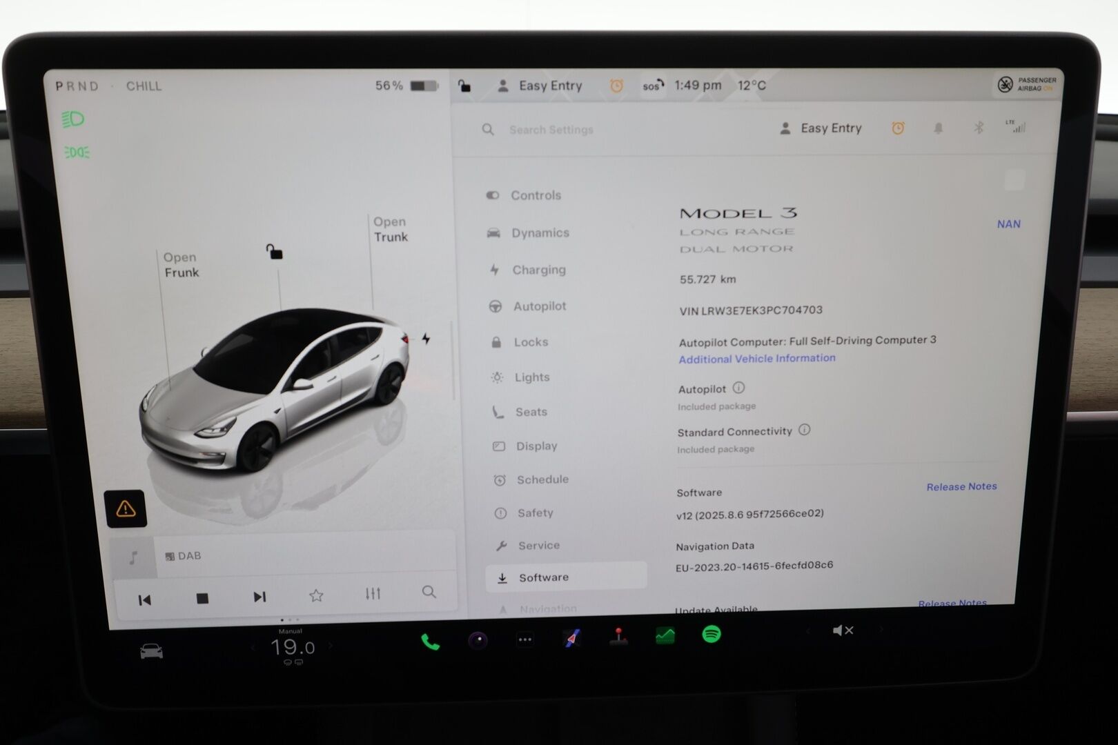 TESLA MODEL 3 2023 Long Range AWD * ILP / Lasikatto / ACC / Matrix-LED / P.kamera / Muistipenkki / Premium Audio * - 2x Latauskaapelit / Kahdet renkaat