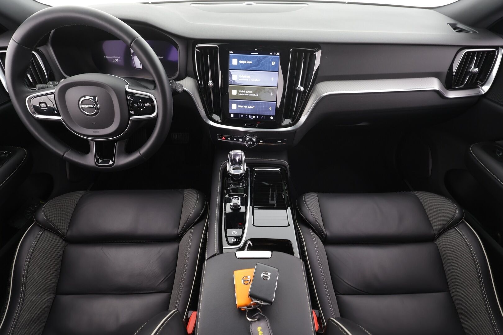 Volvo V60 2023 T6 AWD Long Range Plus Dark aut * ACC / P.kamera / Full LED / Muistipenkit / Navi / KeylessGo / Facelift / Sähköluukku * - Akku kuntotarkastettu SoH 98,6% / Kahdet renkaat aluvanteilla