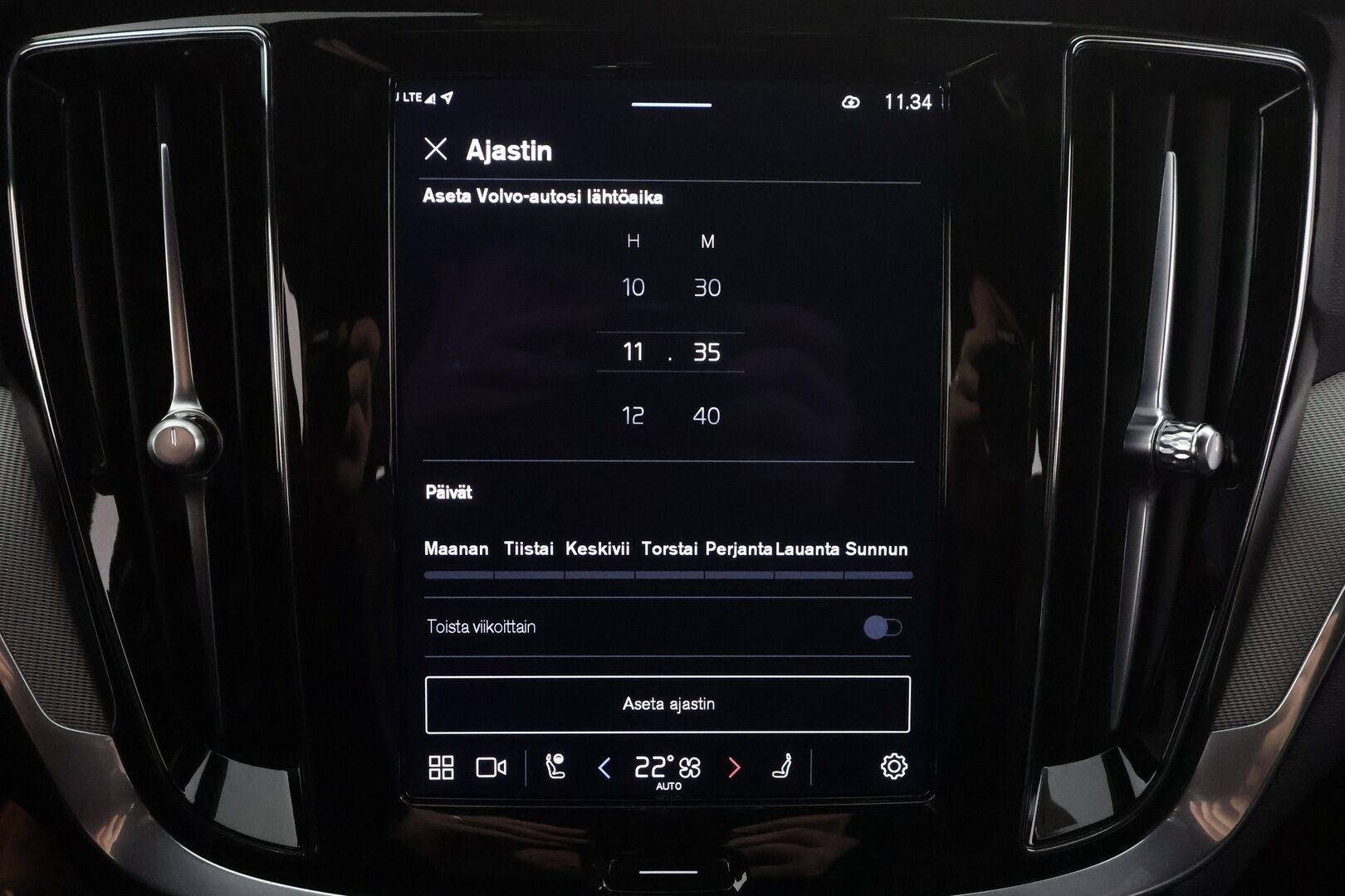 Volvo V60 2023 T6 AWD Long Range Plus Dark aut * ACC / P.kamera / Full LED / Muistipenkit / Navi / KeylessGo / Facelift / Sähköluukku * - Akku kuntotarkastettu SoH 98,6% / Kahdet renkaat aluvanteilla