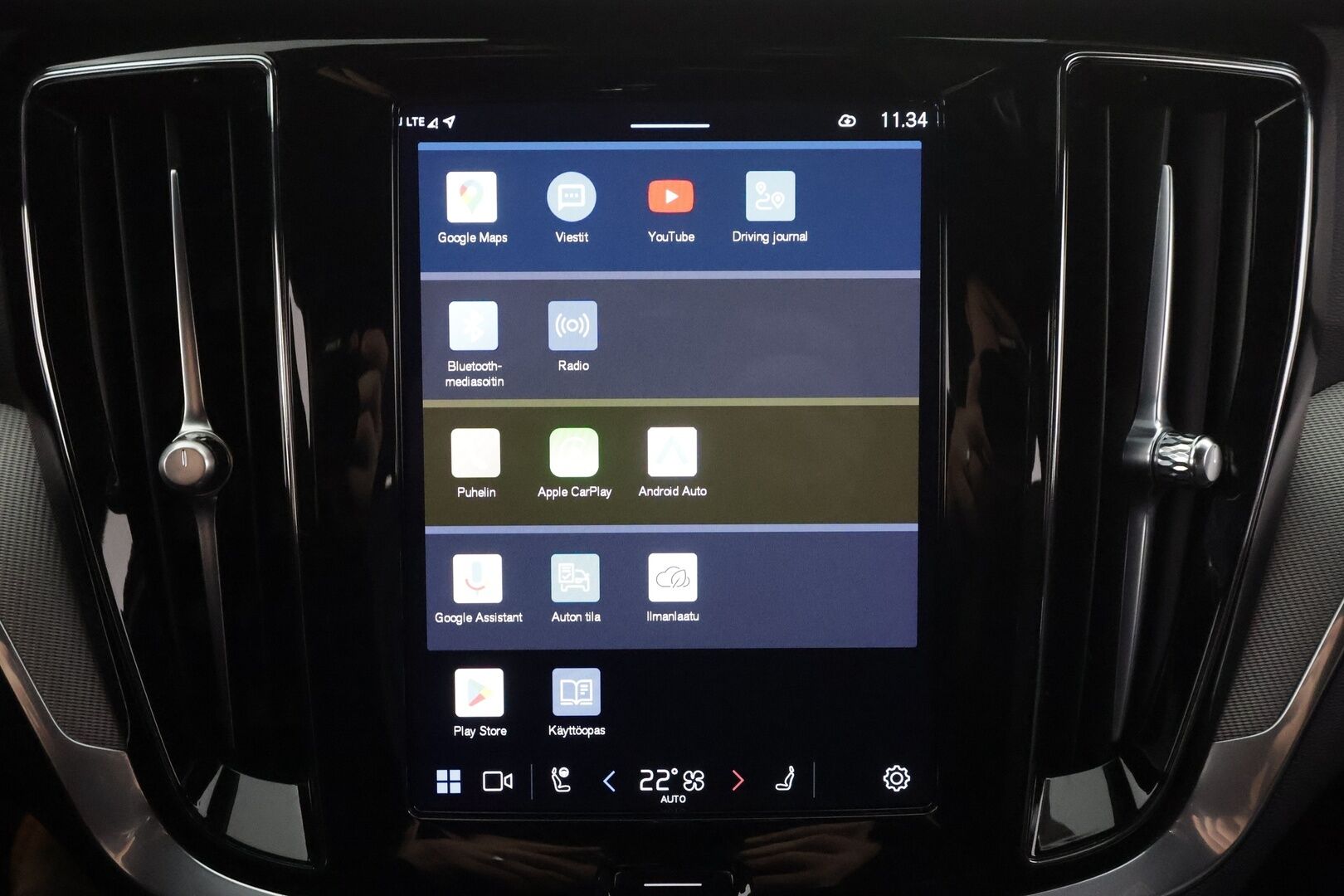 Volvo V60 2023 T6 AWD Long Range Plus Dark aut * ACC / P.kamera / Full LED / Muistipenkit / Navi / KeylessGo / Facelift / Sähköluukku * - Akku kuntotarkastettu SoH 98,6% / Kahdet renkaat aluvanteilla