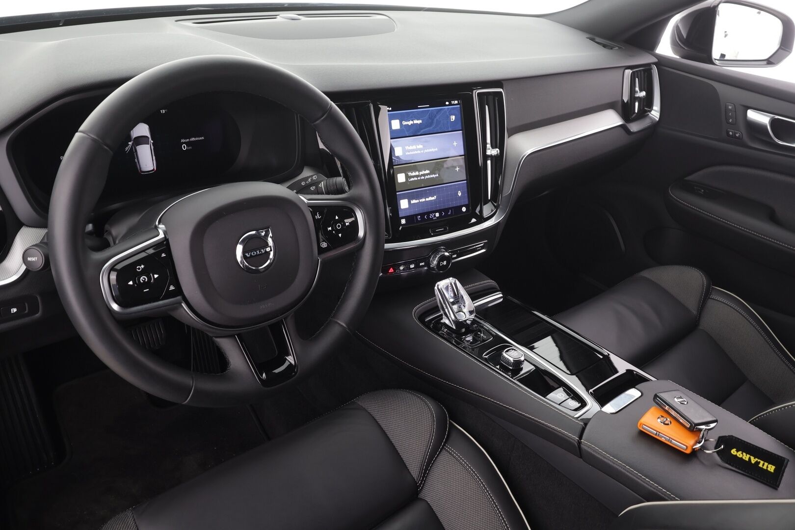 Volvo V60 2023 T6 AWD Long Range Plus Dark aut * ACC / P.kamera / Full LED / Muistipenkit / Navi / KeylessGo / Facelift / Sähköluukku * - Akku kuntotarkastettu SoH 98,6% / Kahdet renkaat aluvanteilla