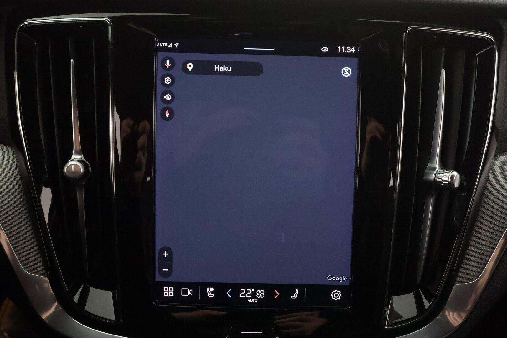 Volvo V60 2023 T6 AWD Long Range Plus Dark aut * ACC / P.kamera / Full LED / Muistipenkit / Navi / KeylessGo / Facelift / Sähköluukku * - Akku kuntotarkastettu SoH 98,6% / Kahdet renkaat aluvanteilla