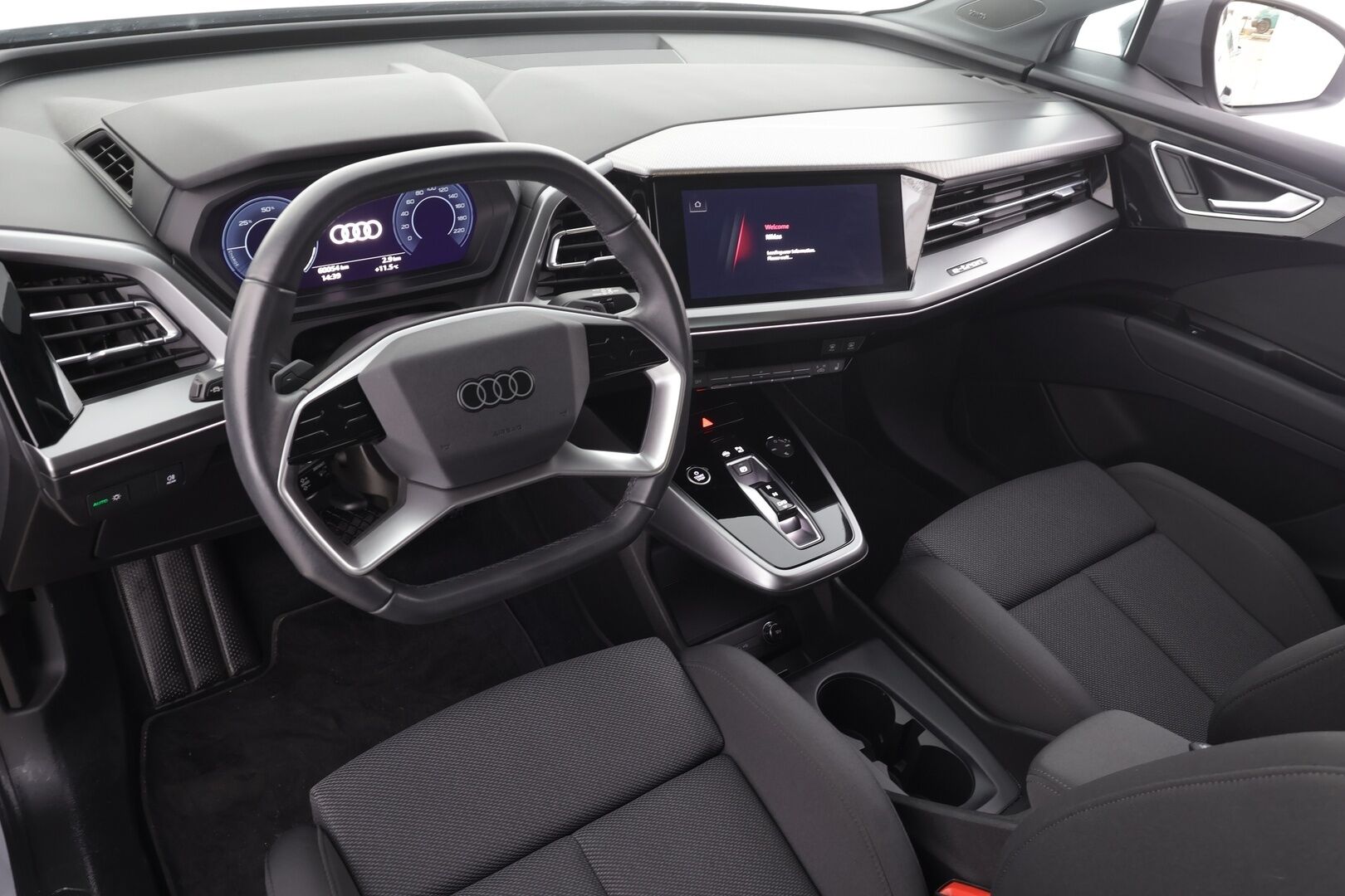 AUDI Q4 E-TRON 2023 40 e-tron * ACC / ILP / P.kamera / LED / SONOS / Sporttipenkit / Koukku / Digimittaristo / Sähköluukku * - Akku kuntotarkastettu SoH 96,3% / Kahdet renkaat aluvanteilla / Merkkihuollettu