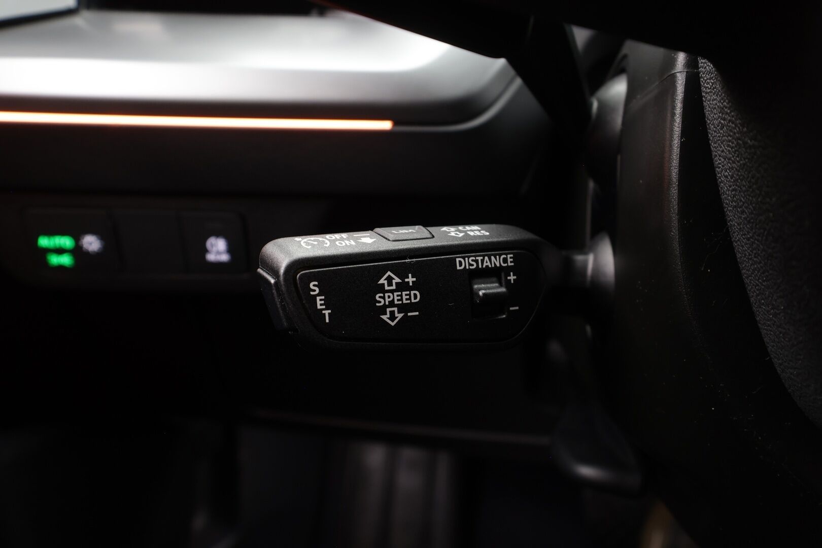 AUDI Q4 E-TRON 2023 40 e-tron * ACC / ILP / P.kamera / LED / SONOS / Sporttipenkit / Koukku / Digimittaristo / Sähköluukku * - Akku kuntotarkastettu SoH 96,3% / Kahdet renkaat aluvanteilla / Merkkihuollettu