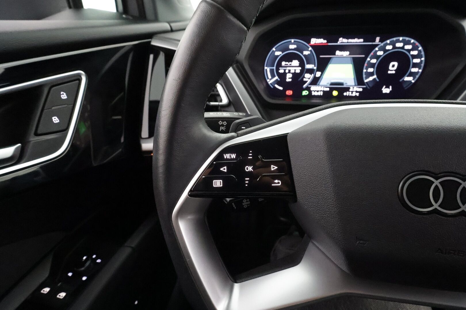 AUDI Q4 E-TRON 2023 40 e-tron * ACC / ILP / P.kamera / LED / SONOS / Sporttipenkit / Koukku / Digimittaristo / Sähköluukku * - Akku kuntotarkastettu SoH 96,3% / Kahdet renkaat aluvanteilla / Merkkihuollettu