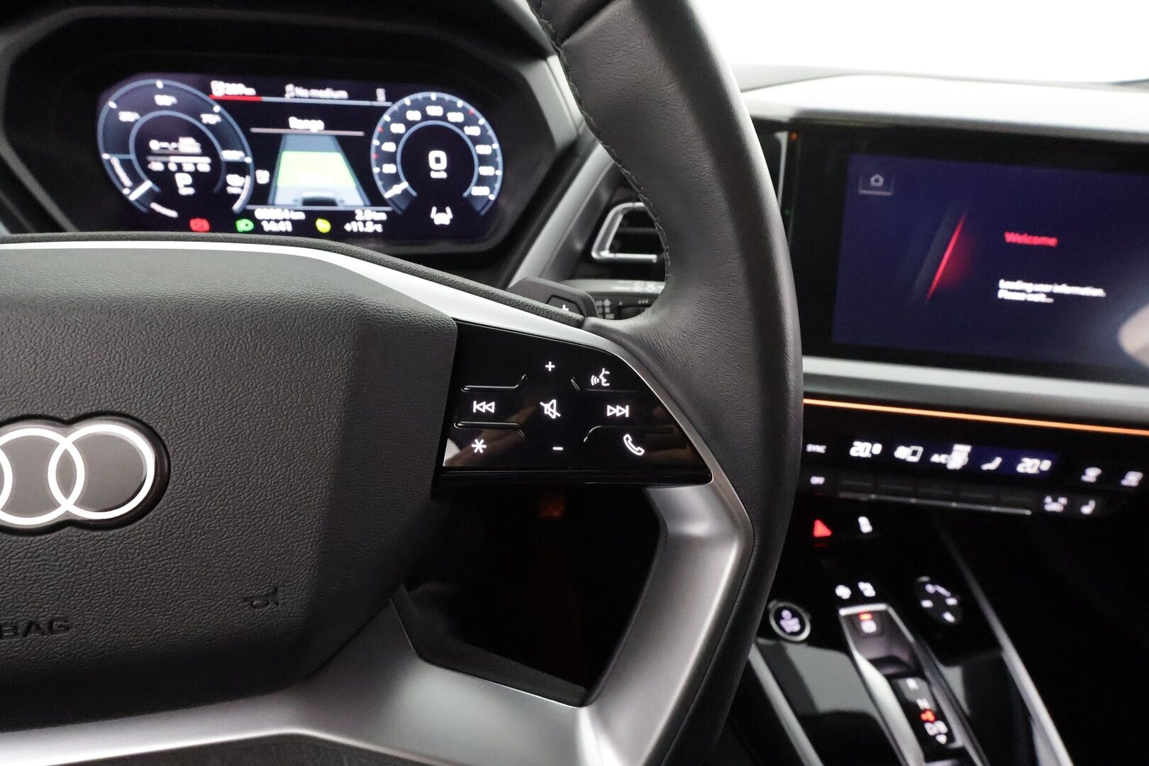 AUDI Q4 E-TRON 2023 40 e-tron * ACC / ILP / P.kamera / LED / SONOS / Sporttipenkit / Koukku / Digimittaristo / Sähköluukku * - Akku kuntotarkastettu SoH 96,3% / Kahdet renkaat aluvanteilla / Merkkihuollettu