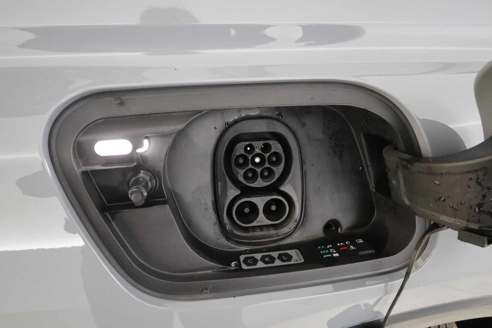 AUDI Q4 E-TRON 2023 40 e-tron * ACC / ILP / P.kamera / LED / SONOS / Sporttipenkit / Koukku / Digimittaristo / Sähköluukku * - Akku kuntotarkastettu SoH 96,3% / Kahdet renkaat aluvanteilla / Merkkihuollettu