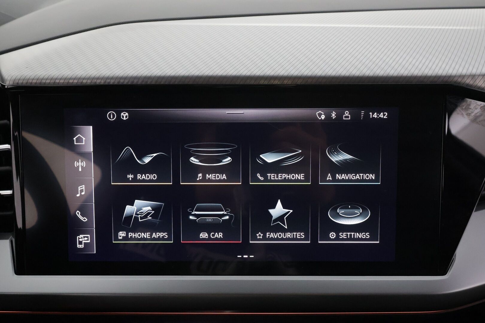 AUDI Q4 E-TRON 2023 40 e-tron * ACC / ILP / P.kamera / LED / SONOS / Sporttipenkit / Koukku / Digimittaristo / Sähköluukku * - Akku kuntotarkastettu SoH 96,3% / Kahdet renkaat aluvanteilla / Merkkihuollettu