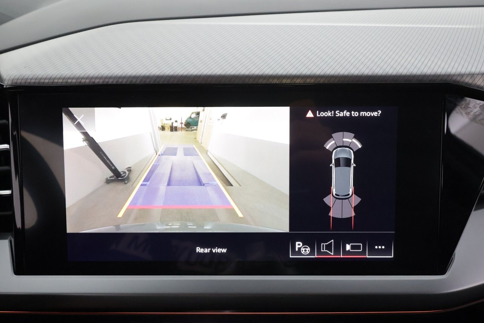 AUDI Q4 E-TRON 2023 40 e-tron * ACC / ILP / P.kamera / LED / SONOS / Sporttipenkit / Koukku / Digimittaristo / Sähköluukku * - Akku kuntotarkastettu SoH 96,3% / Kahdet renkaat aluvanteilla / Merkkihuollettu