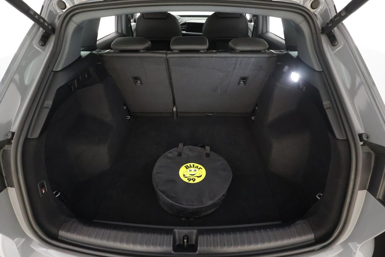 AUDI Q4 E-TRON 2023 40 e-tron * ACC / ILP / P.kamera / LED / SONOS / Sporttipenkit / Koukku / Digimittaristo / Sähköluukku * - Akku kuntotarkastettu SoH 96,3% / Kahdet renkaat aluvanteilla / Merkkihuollettu