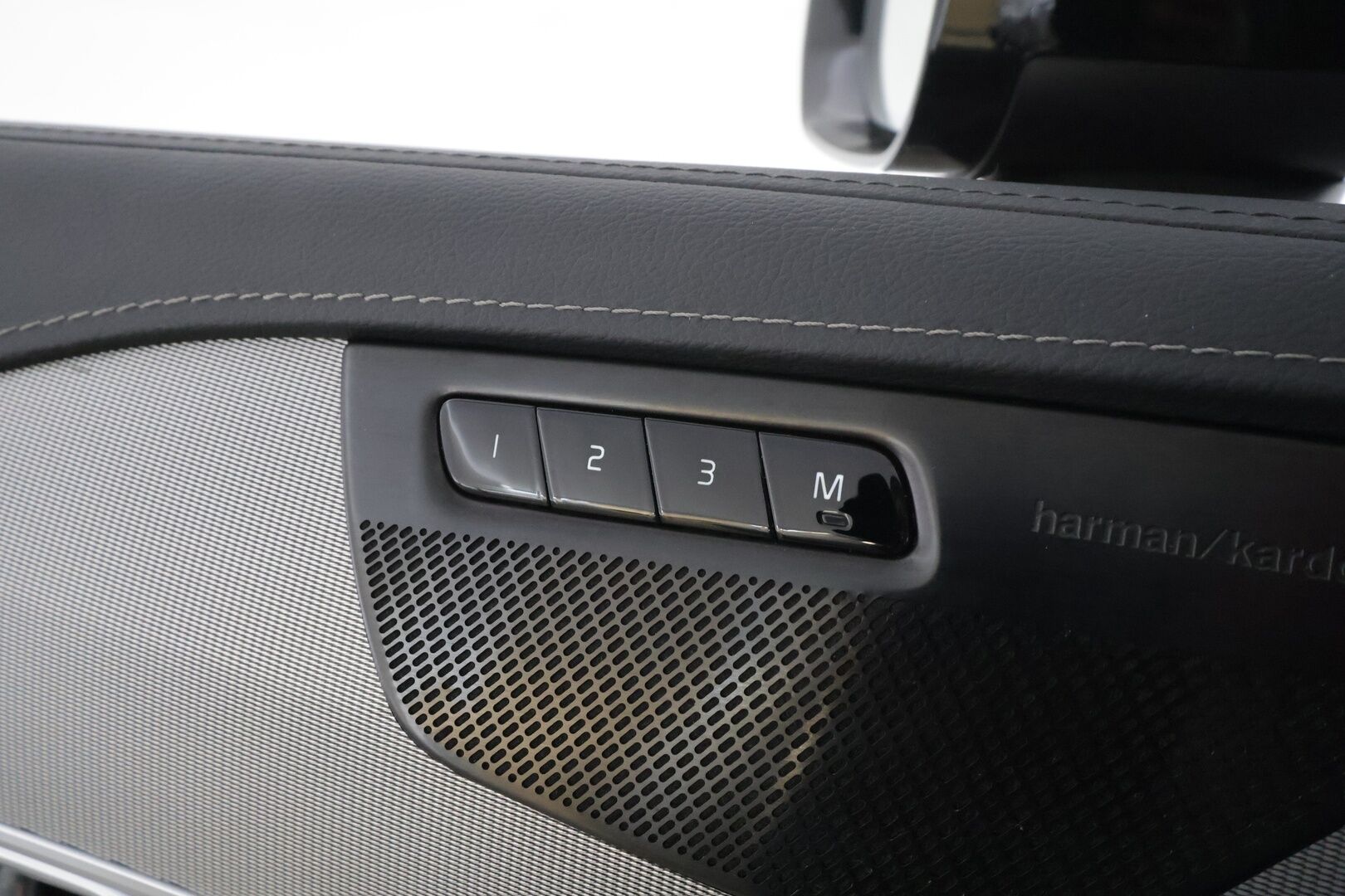 Volvo XC90 2023 T8 AWD Long Range High Performance Plus Dark 7-P * ACC / H&K / 360° / Muistipenkit / Full LED / Facelift * - Merkkihuollettu / Akku kuntotarkastettu SoH 95,9% - HULLUT AVAJAISHULINAT KORKOTARJOUS 3,29 %