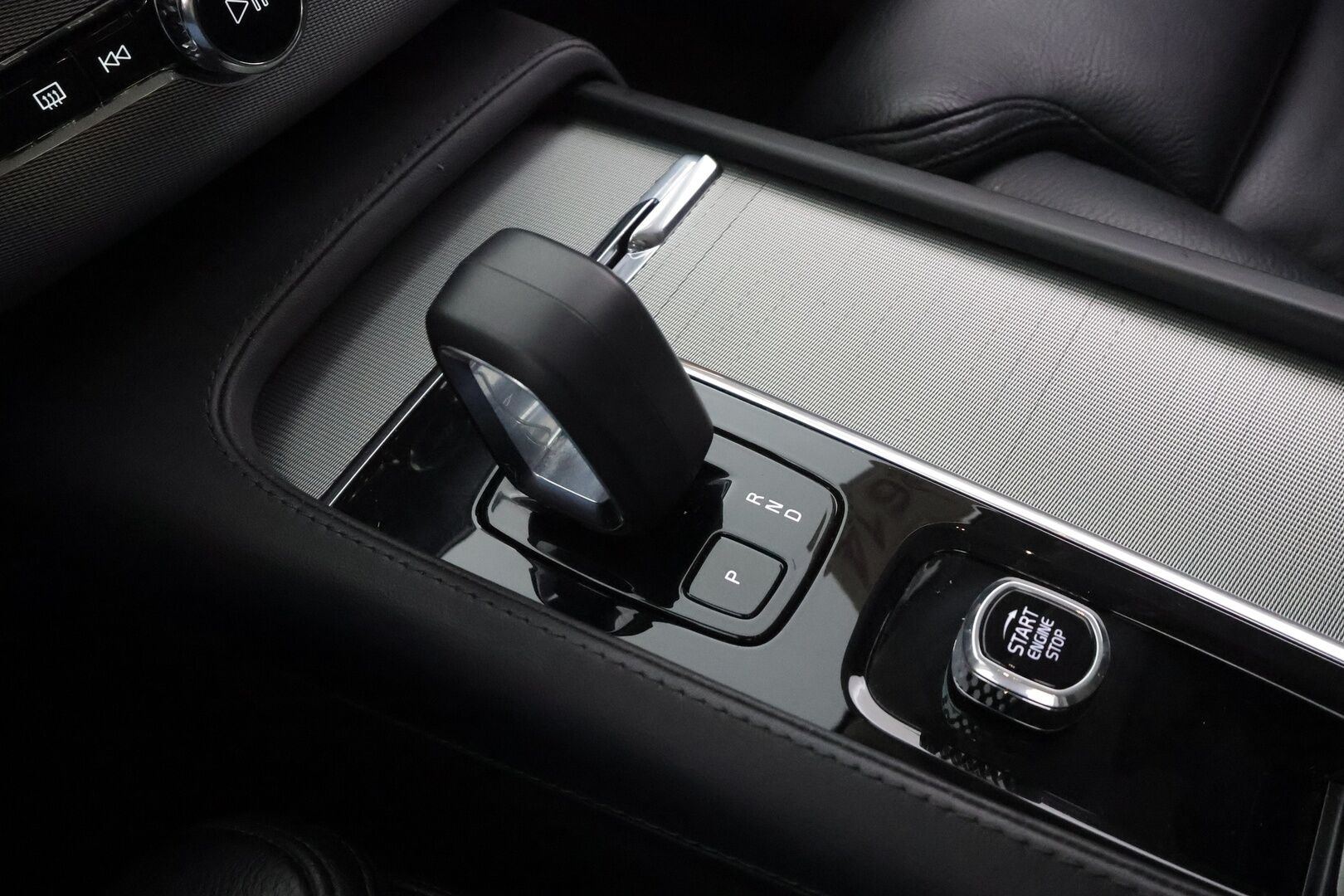 Volvo XC90 2023 T8 AWD Long Range High Performance Plus Dark 7-P * ACC / H&K / 360° / Muistipenkit / Full LED / Facelift * - Merkkihuollettu / Akku kuntotarkastettu SoH 95,9% - HULLUT AVAJAISHULINAT KORKOTARJOUS 3,29 %