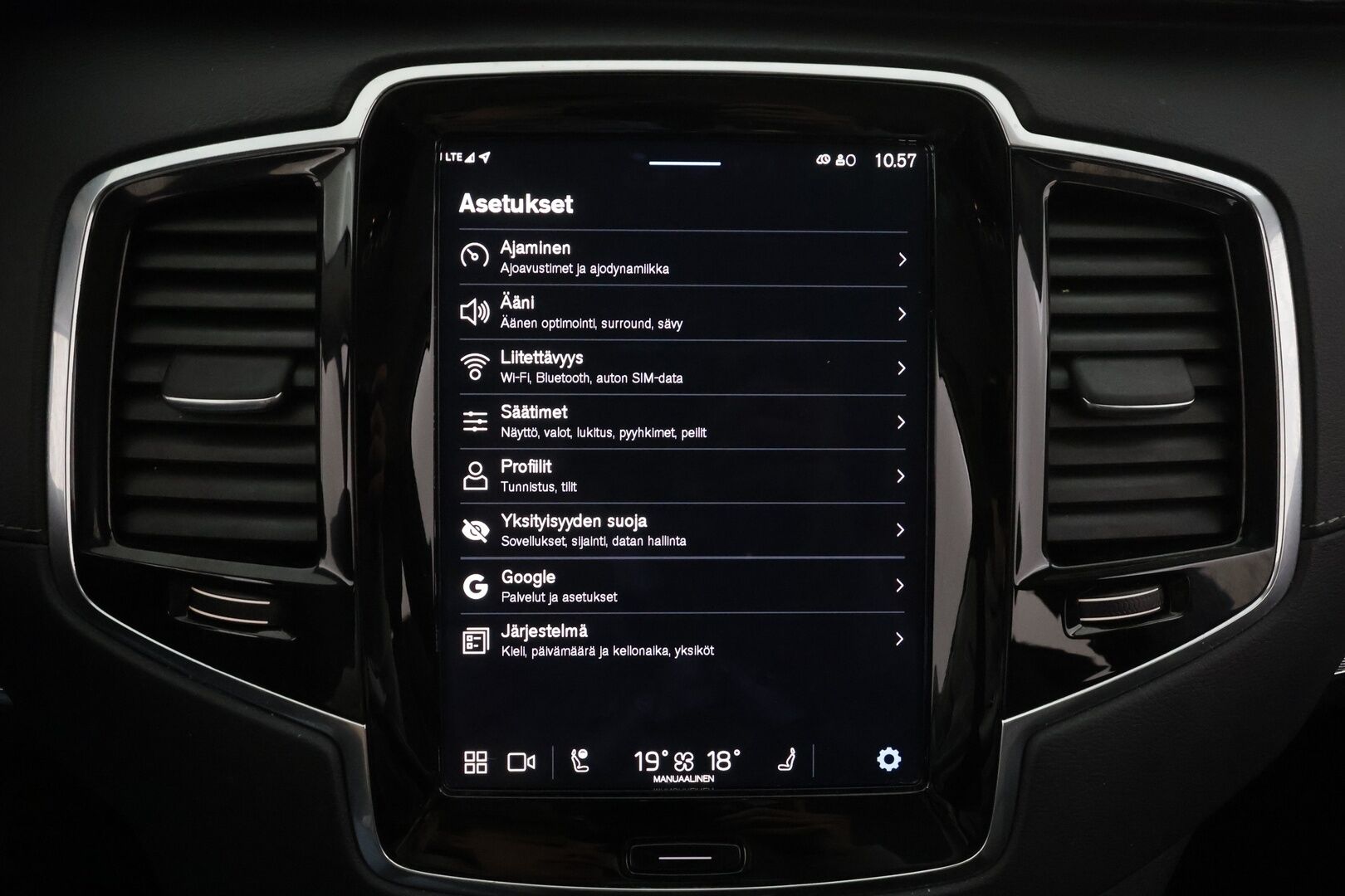 Volvo XC90 2023 T8 AWD Long Range High Performance Plus Dark 7-P * ACC / H&K / 360° / Muistipenkit / Full LED / Facelift * - Merkkihuollettu / Akku kuntotarkastettu SoH 95,9%