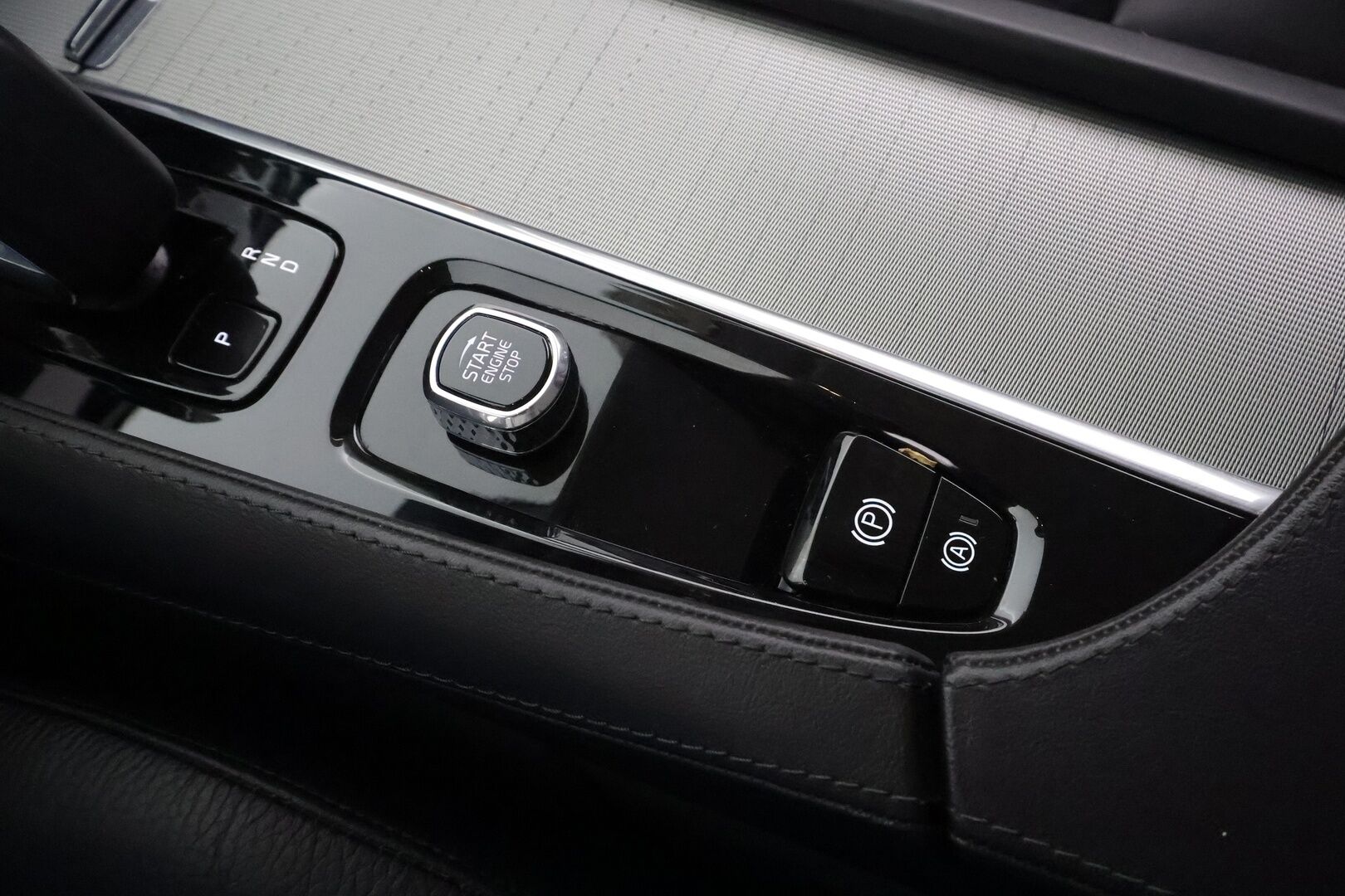 Volvo XC90 2023 T8 AWD Long Range High Performance Plus Dark 7-P * ACC / H&K / 360° / Muistipenkit / Full LED / Facelift * - Merkkihuollettu / Akku kuntotarkastettu SoH 95,9%