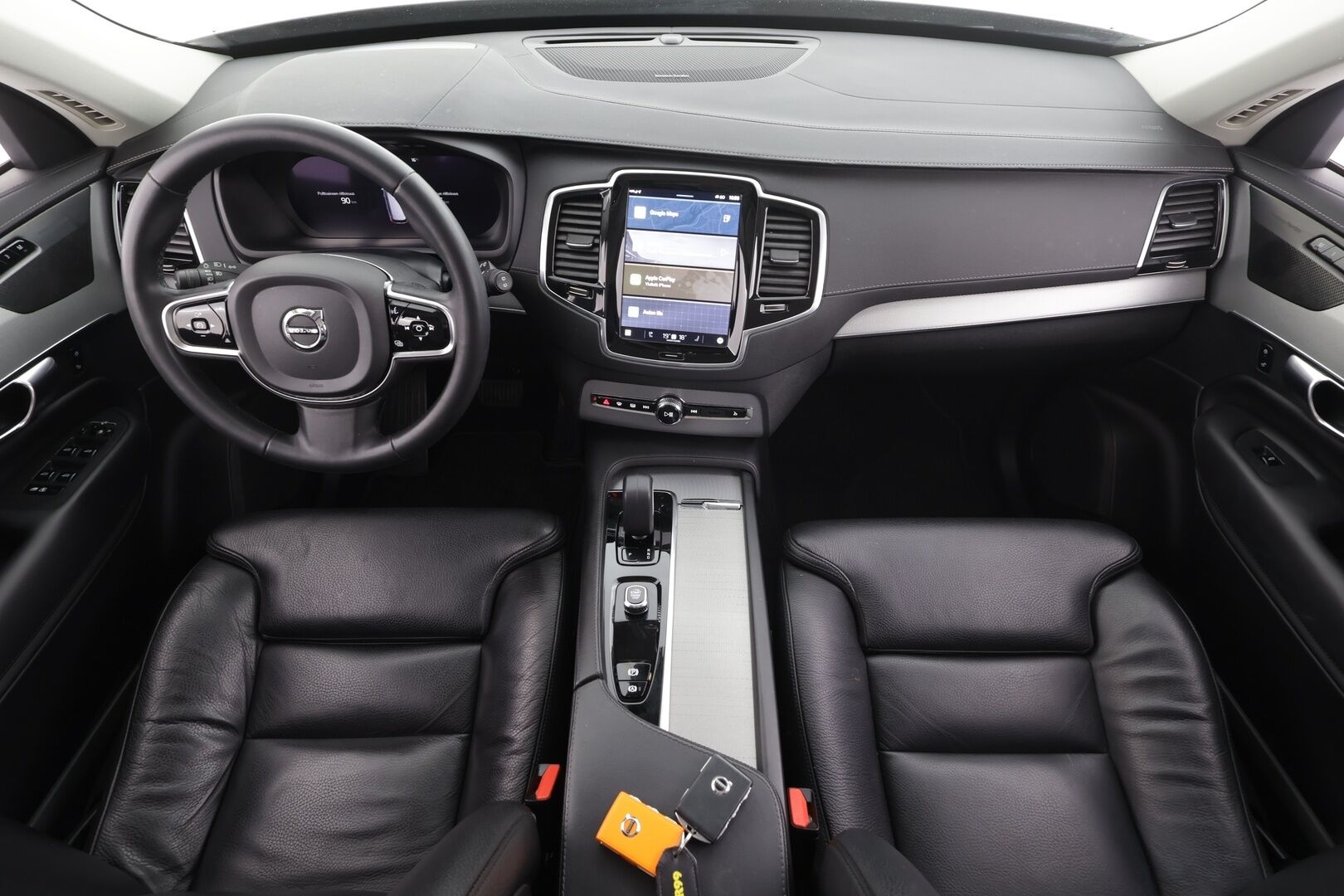 Volvo XC90 2023 T8 AWD Long Range High Performance Plus Dark 7-P * ACC / H&K / 360° / Muistipenkit / Full LED / Facelift * - Merkkihuollettu / Akku kuntotarkastettu SoH 95,9% - HULLUT AVAJAISHULINAT KORKOTARJOUS 3,29 %