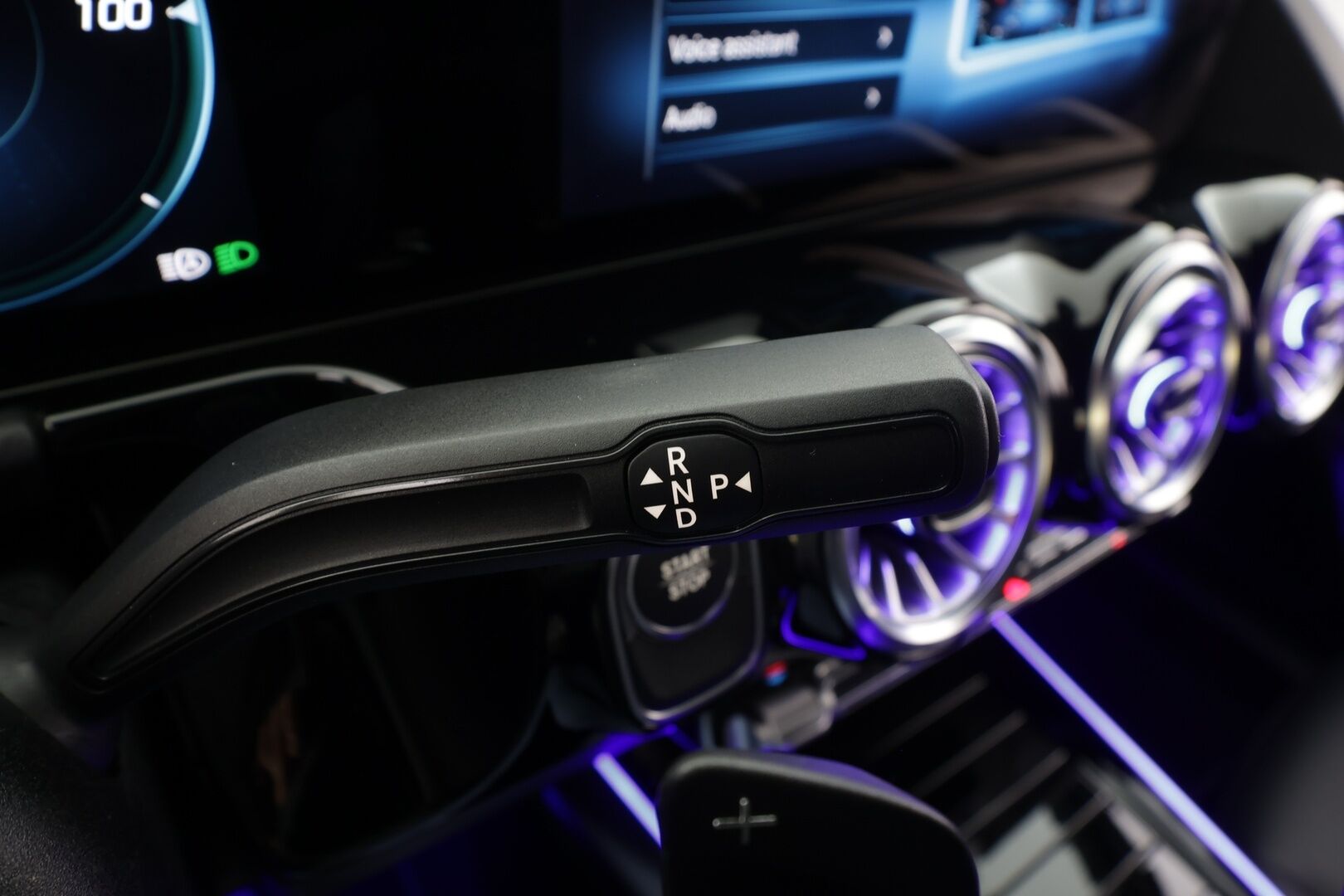 MERCEDES-BENZ EQA 2022 300 4matic Progressive * Distronic+ / P.kamera / LED / Navi / Widescreen / Midline / Puolinahat / KeylessGo * - SOH 97,9% - HULLUT AVAJAISHULINAT KORKOTARJOUS 3,29 %