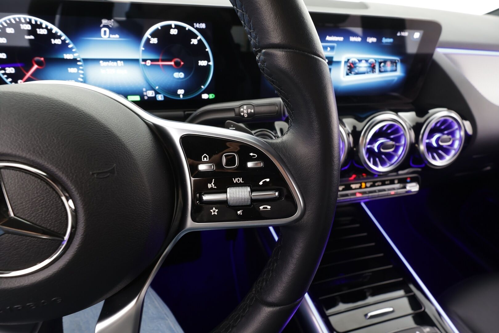 MERCEDES-BENZ EQA 2022 300 4matic Progressive * Distronic+ / P.kamera / LED / Navi / Widescreen / Midline / Puolinahat / KeylessGo * - SOH 97,9% - HULLUT AVAJAISHULINAT KORKOTARJOUS 3,29 %