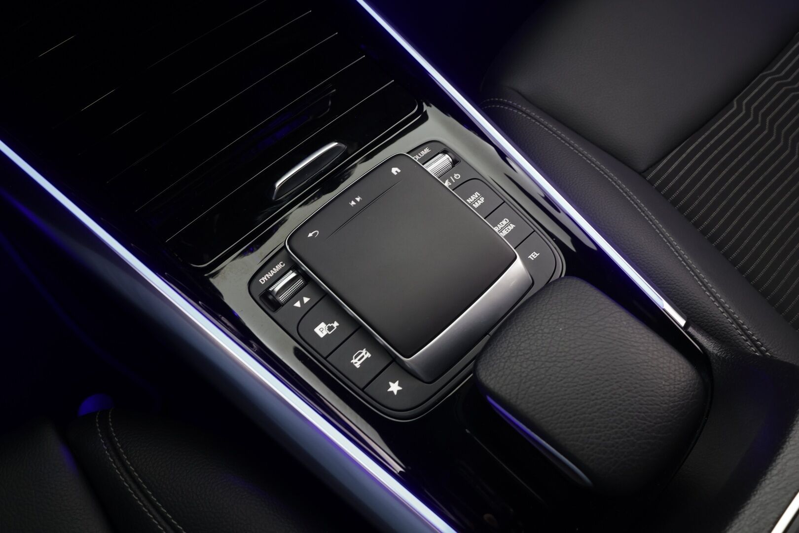 MERCEDES-BENZ EQA 2022 300 4matic Progressive * Distronic+ / P.kamera / LED / Navi / Widescreen / Midline / Puolinahat / KeylessGo * - SOH 97,9% - HULLUT AVAJAISHULINAT KORKOTARJOUS 3,29 %