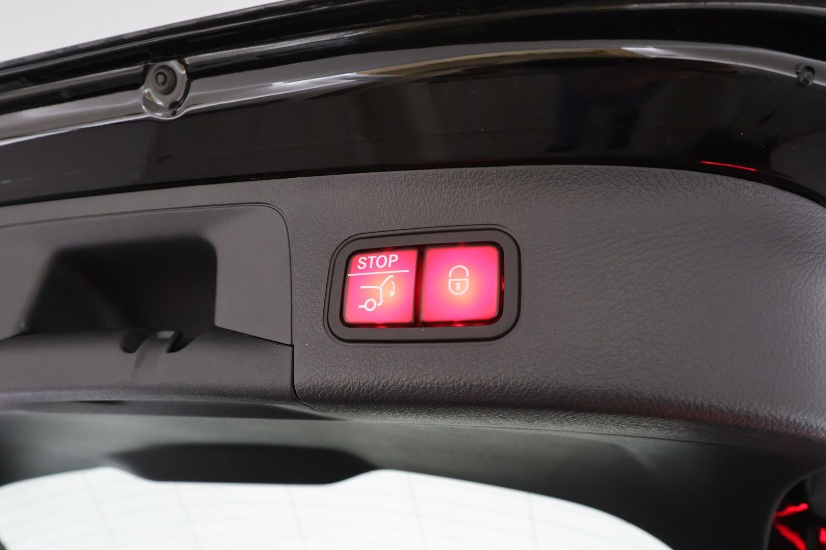 MERCEDES-BENZ EQA 2022 300 4matic Progressive * Distronic+ / P.kamera / LED / Navi / Widescreen / Midline / Puolinahat / KeylessGo * - SOH 97,9% - HULLUT AVAJAISHULINAT KORKOTARJOUS 3,29 %