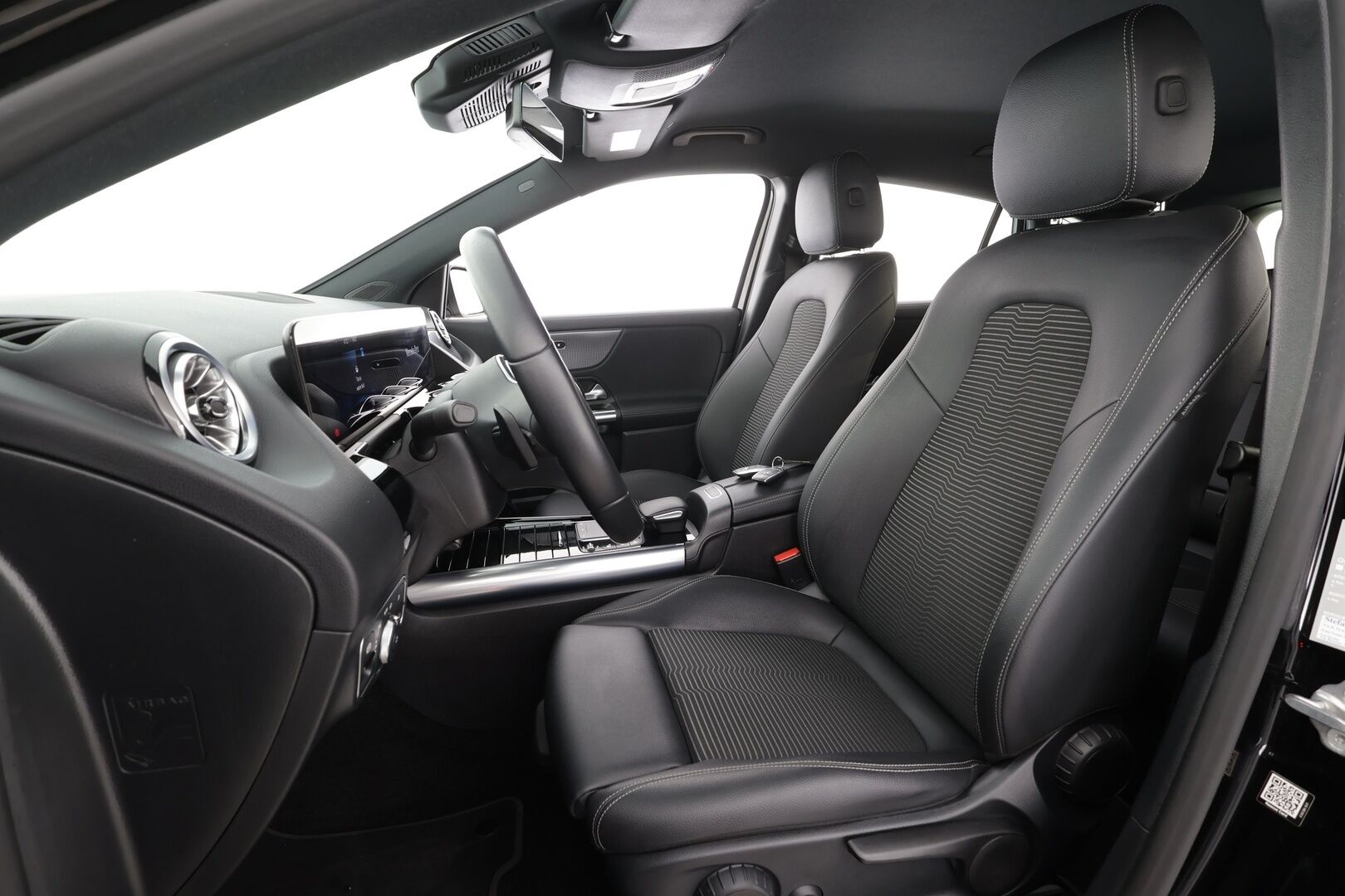 MERCEDES-BENZ EQA 2022 300 4matic Progressive * Distronic+ / P.kamera / LED / Navi / Widescreen / Midline / Puolinahat / KeylessGo * - SOH 97,9% - HULLUT AVAJAISHULINAT KORKOTARJOUS 3,29 %