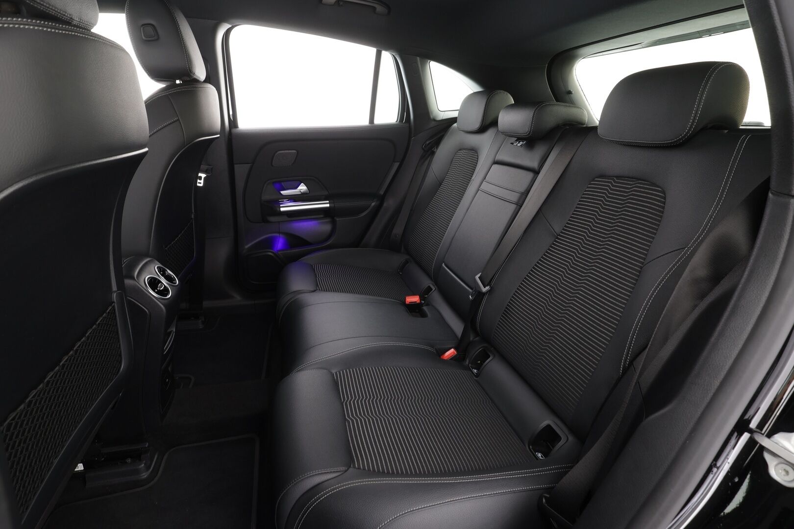 MERCEDES-BENZ EQA 2022 300 4matic Progressive * Distronic+ / P.kamera / LED / Navi / Widescreen / Midline / Puolinahat / KeylessGo * - SOH 97,9% - HULLUT AVAJAISHULINAT KORKOTARJOUS 3,29 %