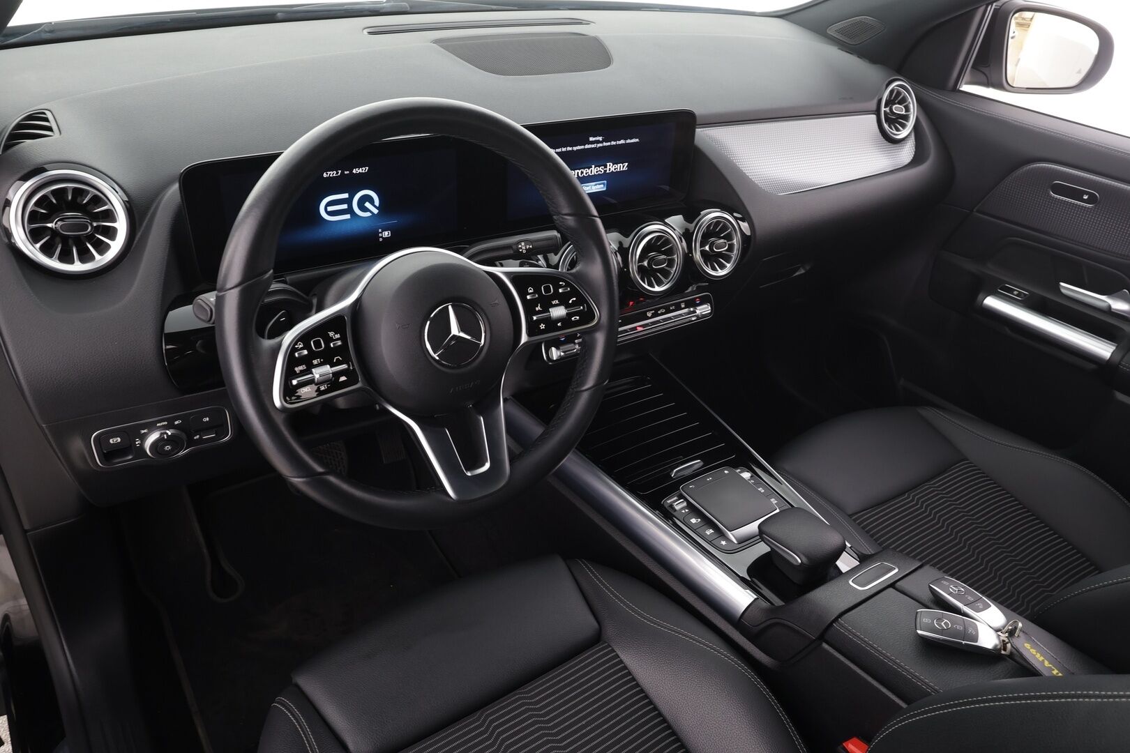 MERCEDES-BENZ EQA 2022 300 4matic Progressive * Distronic+ / P.kamera / LED / Navi / Widescreen / Midline / Puolinahat / KeylessGo * - SOH 97,9%