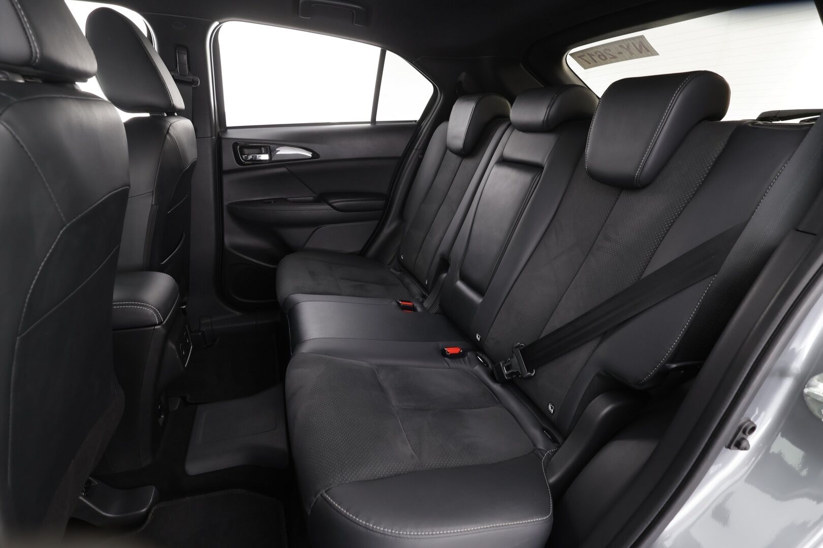 MITSUBISHI ECLIPSE CROSS 2021 2.4 PHEV Intense 4WD * ACC / 360° / Koukku / Sähköpenkki / HUD / LED / Navi / KeylessGo * - Kahdet renkaat aluvanteilla / Merkkihuollettu