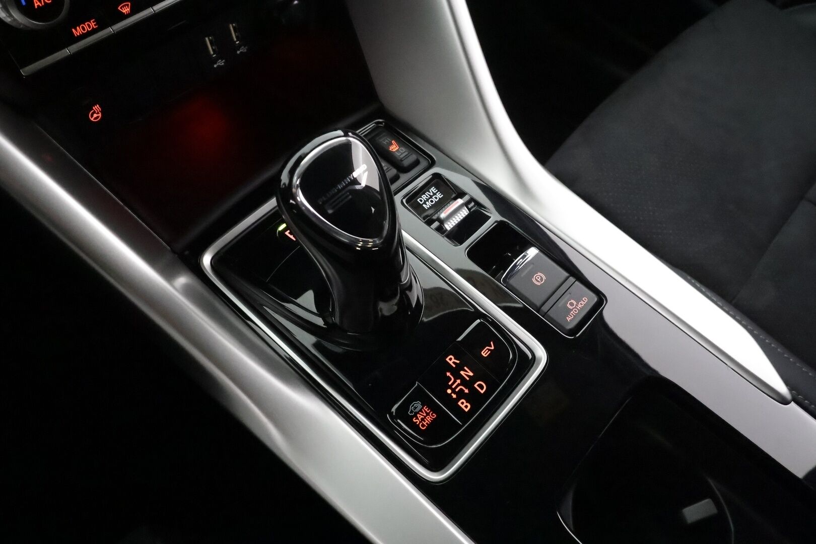 MITSUBISHI ECLIPSE CROSS 2021 2.4 PHEV Intense 4WD * ACC / 360° / Koukku / Sähköpenkki / HUD / LED / Navi / KeylessGo * - Kahdet renkaat aluvanteilla / Merkkihuollettu