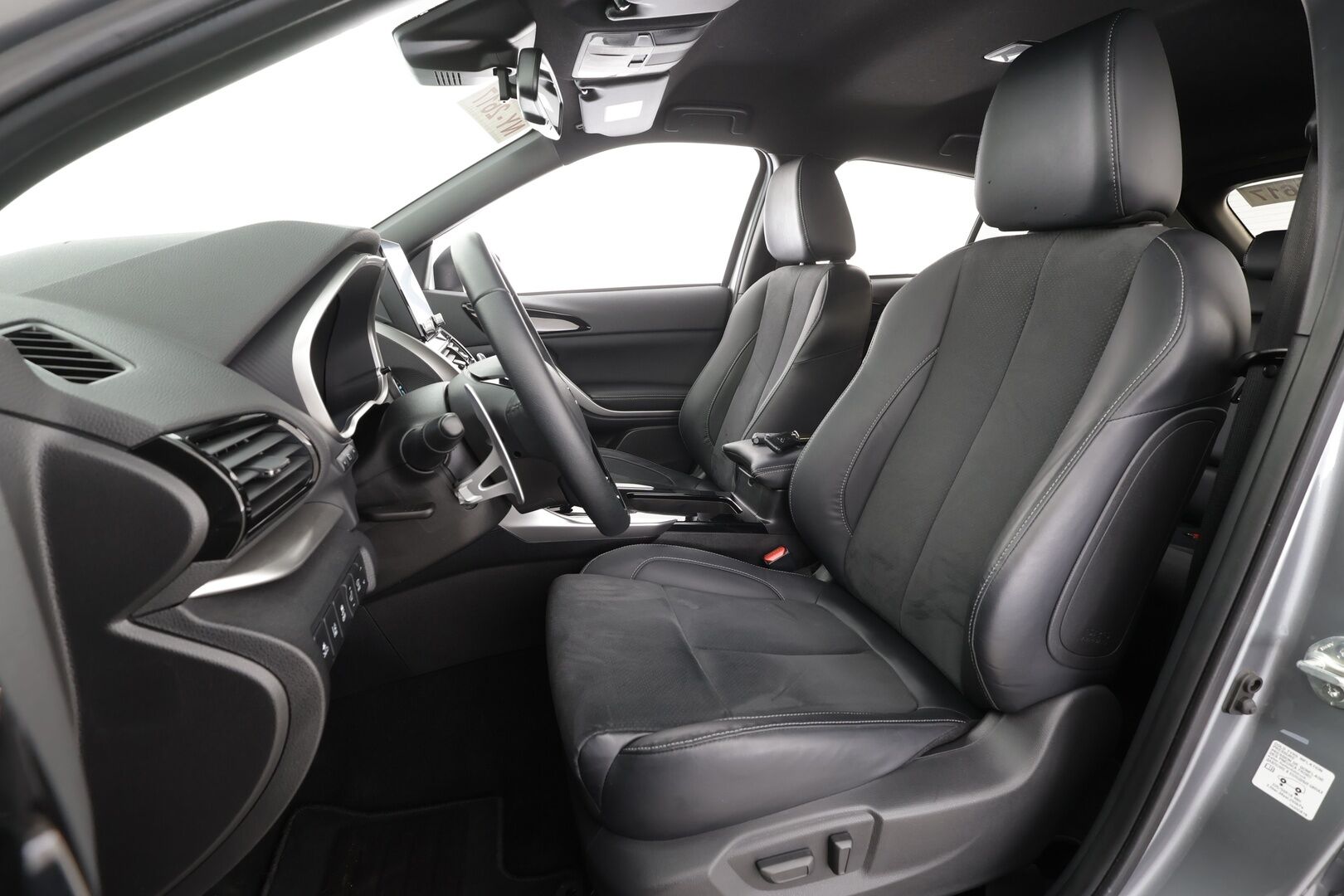 MITSUBISHI ECLIPSE CROSS 2021 2.4 PHEV Intense 4WD * ACC / 360° / Koukku / Sähköpenkki / HUD / LED / Navi / KeylessGo * - Kahdet renkaat aluvanteilla / Merkkihuollettu