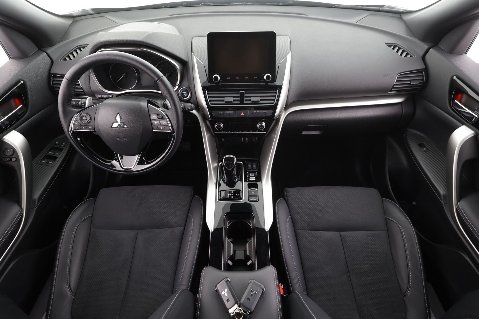 MITSUBISHI ECLIPSE CROSS 2021 2.4 PHEV Intense 4WD * ACC / 360° / Koukku / Sähköpenkki / HUD / LED / Navi / KeylessGo * - Kahdet renkaat aluvanteilla / Merkkihuollettu