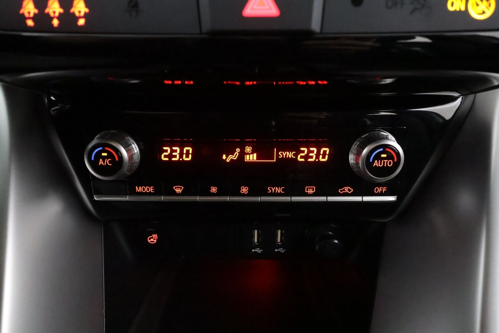 MITSUBISHI ECLIPSE CROSS 2021 2.4 PHEV Intense 4WD * ACC / 360° / Koukku / Sähköpenkki / HUD / LED / Navi / KeylessGo * - Kahdet renkaat aluvanteilla / Merkkihuollettu