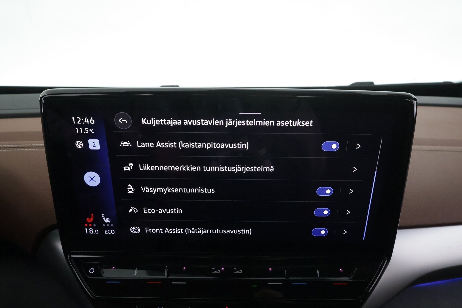 VOLKSWAGEN ID.4 2022 Pro Performance 150 kW * HUD / Koukku / ILP / ACC / LED / P.Kamera / Navi / Kaistavahti * - Kahdet renkaat 