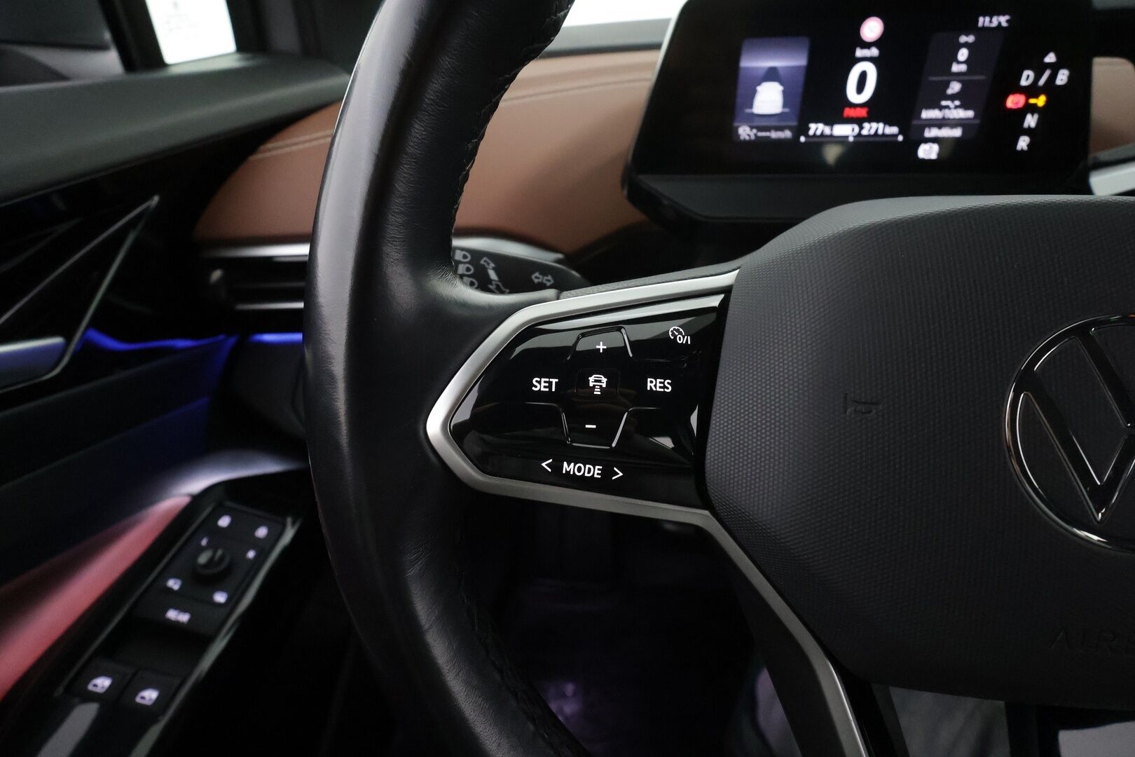 VOLKSWAGEN ID.4 2022 Pro Performance 150 kW * HUD / Koukku / ILP / ACC / LED / P.Kamera / Navi / Kaistavahti * - Kahdet renkaat 