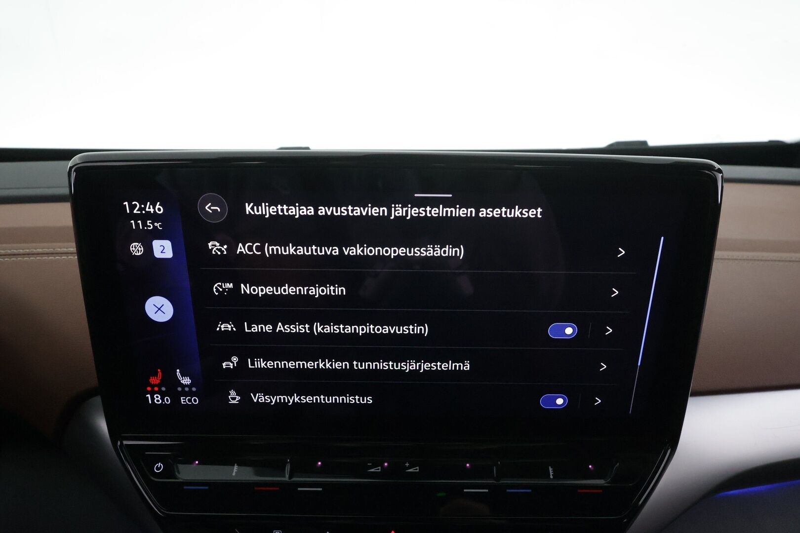 VOLKSWAGEN ID.4 2022 Pro Performance 150 kW * HUD / Koukku / ILP / ACC / LED / P.Kamera / Navi / Kaistavahti * - Kahdet renkaat 
