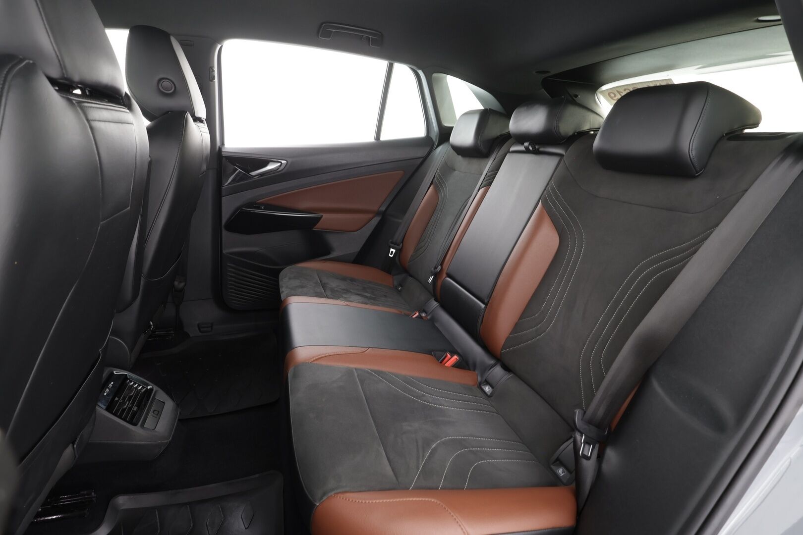 VOLKSWAGEN ID.4 2022 Pro Performance 150 kW * HUD / Koukku / ILP / ACC / LED / P.Kamera / Navi / Kaistavahti * - Kahdet renkaat 