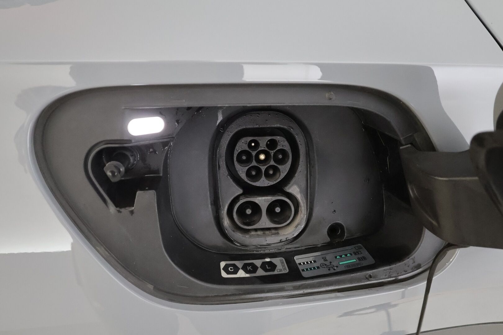 VOLKSWAGEN ID.4 2022 Pro Performance 150 kW * HUD / Koukku / ILP / ACC / LED / P.Kamera / Navi / Kaistavahti * - Kahdet renkaat 