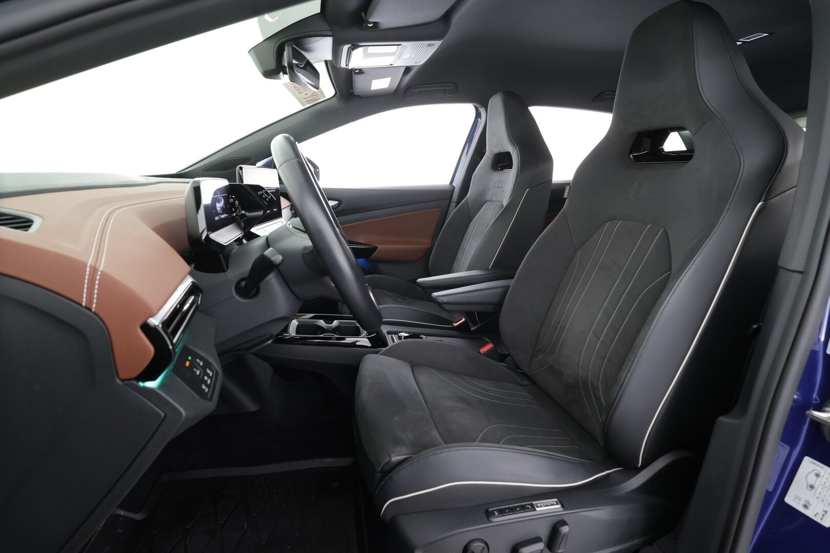 VOLKSWAGEN ID.4 2023 150kW 82kWh Top Sport Plus * ILP / ACC / Kaistavahti / LED / Koukku / Hierovat sporttipenkit muistilla / APP-connect * - Merkkihuollettu / Kahdet renkaat - HULLUT AVAJAISHULINAT KORKOTARJOUS 3,29 %