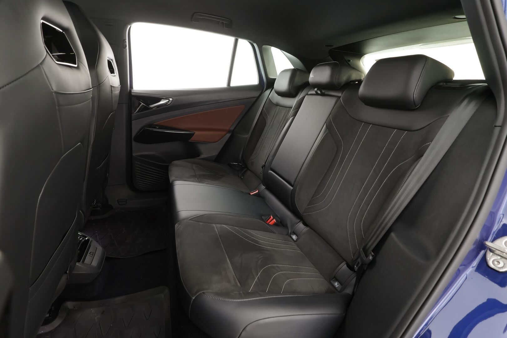 VOLKSWAGEN ID.4 2023 150kW 82kWh Top Sport Plus * ILP / ACC / Kaistavahti / LED / Koukku / Hierovat sporttipenkit muistilla / APP-connect * - Merkkihuollettu / Kahdet renkaat - HULLUT AVAJAISHULINAT KORKOTARJOUS 3,29 %