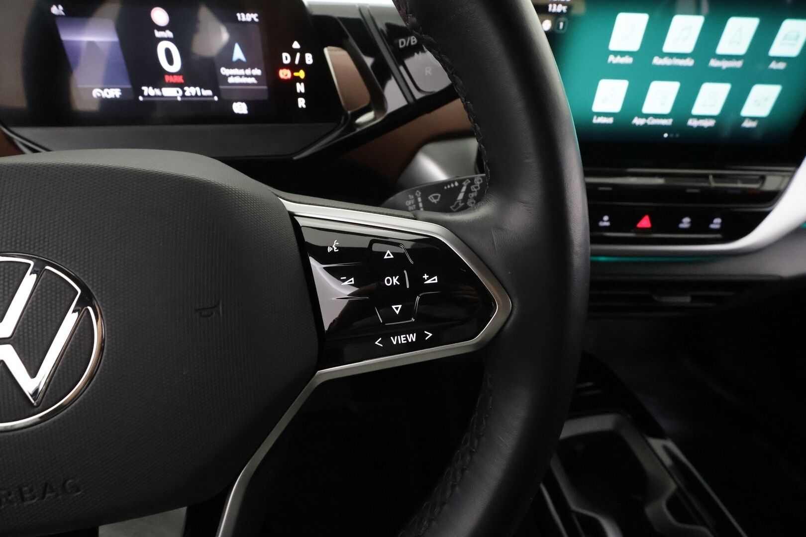 VOLKSWAGEN ID.4 2023 150kW 82kWh Top Sport Plus * ILP / ACC / Kaistavahti / LED / Koukku / Hierovat sporttipenkit muistilla / APP-connect * - Merkkihuollettu / Kahdet renkaat