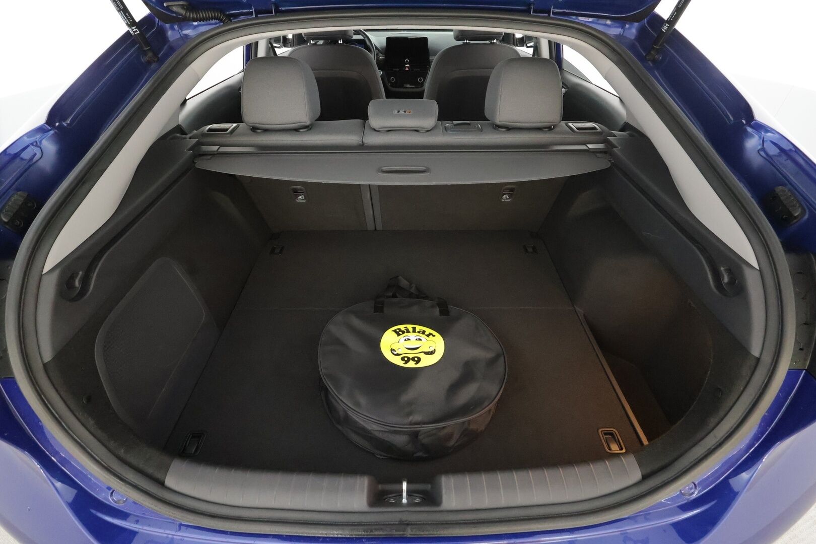 HYUNDAI IONIQ ELECTRIC 2021 MY21 38 kWh 136 hv Style * ILP / Koukku / ACC / LED / P.Kamera / Navi / Kaistavahti / Keyless * - 2x Latauskaapelit / Merkkihuollot