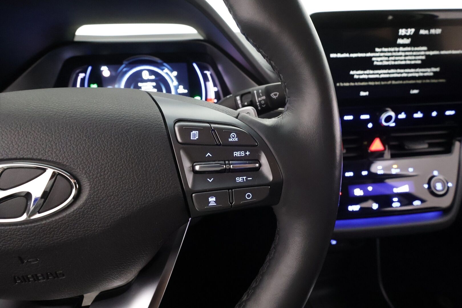 HYUNDAI IONIQ ELECTRIC 2021 MY21 38 kWh 136 hv Style * ILP / Koukku / ACC / LED / P.Kamera / Navi / Kaistavahti / Keyless * - 2x Latauskaapelit / Merkkihuollot