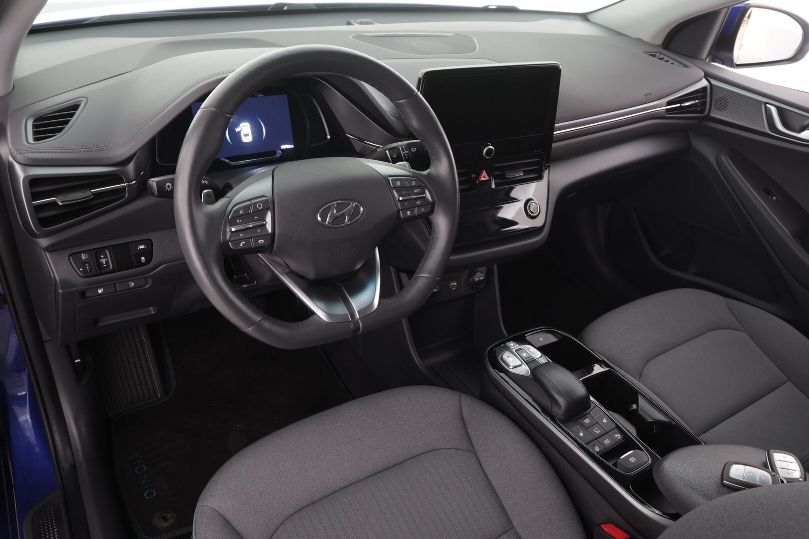 HYUNDAI IONIQ ELECTRIC 2021 MY21 38 kWh 136 hv Style * ILP / Koukku / ACC / LED / P.Kamera / Navi / Kaistavahti / Keyless * - 2x Latauskaapelit / Merkkihuollot